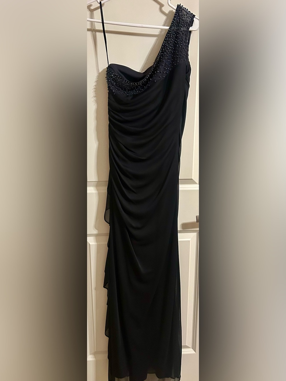 Elegant Black Ruched Evening dress
